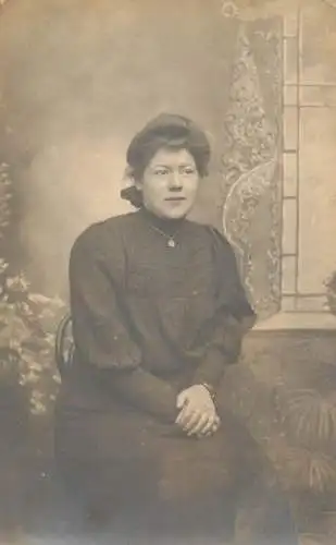 Photograph social history elegance lady coiffure pose