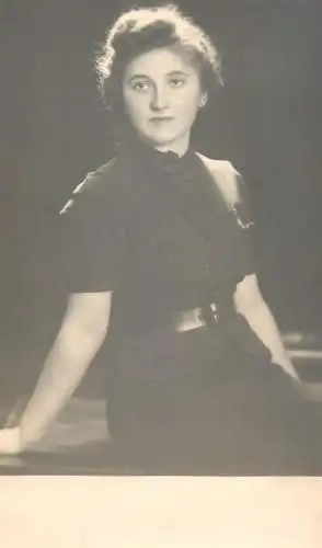 Photograph social history Julieta Ploiesti woman dress coiffure