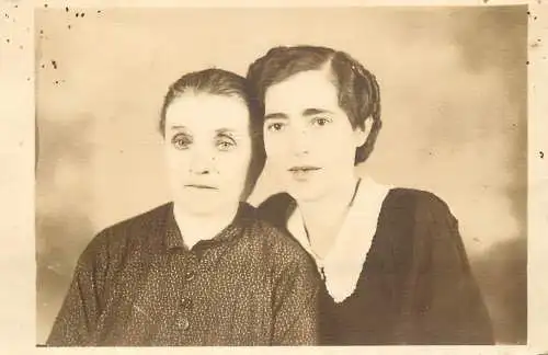Photograph social history mother and daughter beauty love
