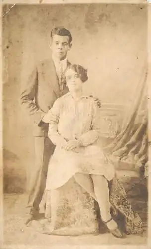 Photograph social history couple elegance coiffure