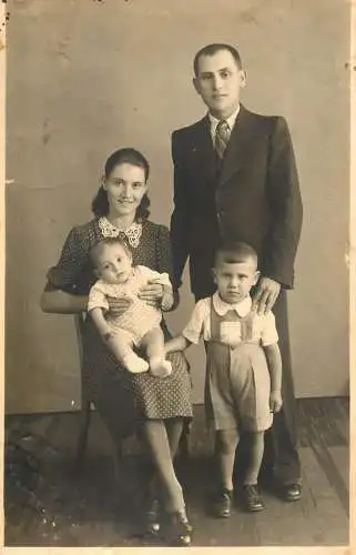 Photograph social history family couple children elegance unity