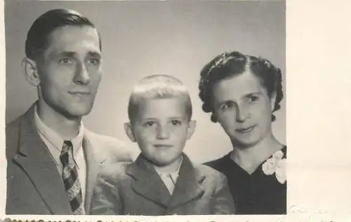 Photograph social history family coiffure love proud
