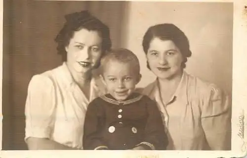 Photograph social history family navy suit coiffure love