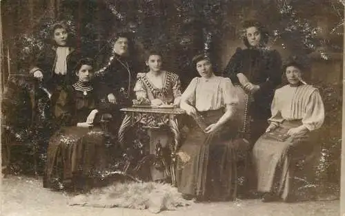 Photograph social history elegant high class family nobles opulence glam