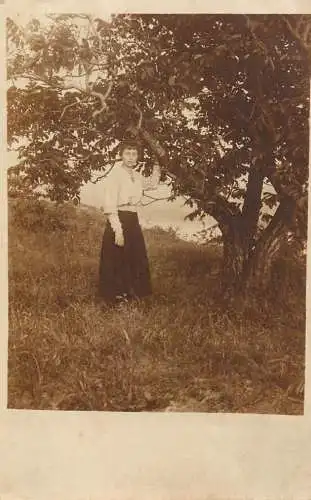 Photograph social history woman elegance nature 1928