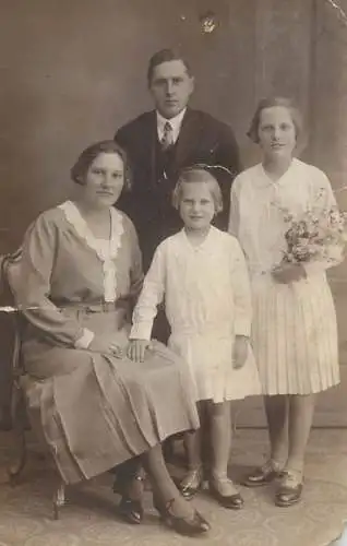Photograph social history 1932 family white dress flower