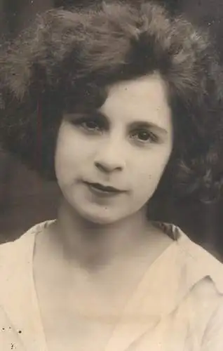 Photograph social history beauty coiffure