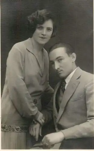 Photograph social history elegant couple 1928 coiffure dress beauty