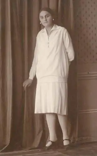 Photograph social history woman coiffure white dress 1926