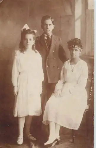 Photograph social history family brothers sisters dress elegance