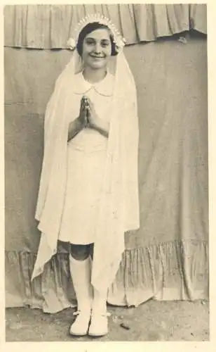 Photograph social history girl communion dress weil pray