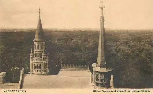 Netherlands Den Haag Vredespaleis Kleine Toren met gezicht op Scheveningen