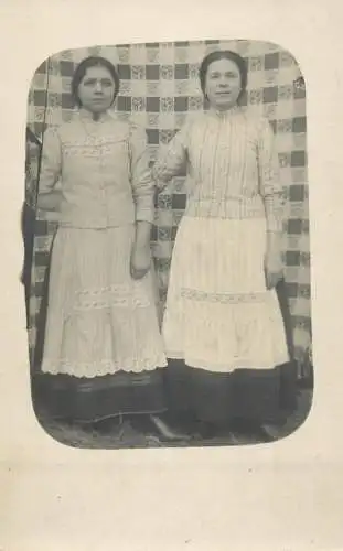 Social history vintage souvenir photo postcard anonymous persons 1914