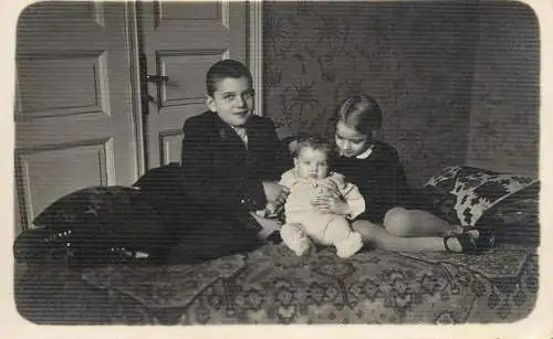 Romania Simleul Silvaniei children portraits vintage souvenir photo postcard family social history