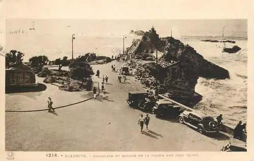 Postcard France Biarritz esplanade et Rocher