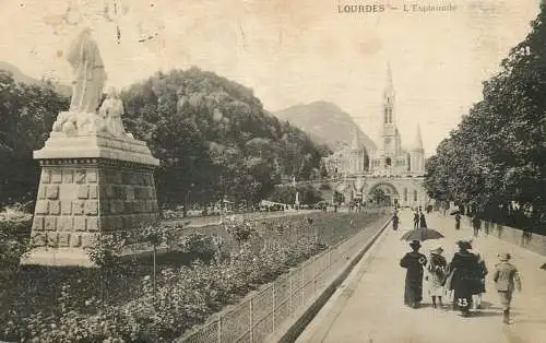 Postcard France Lourdes l'esplanade
