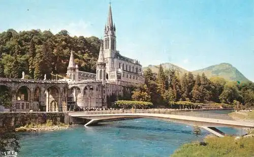 France Lourdes - La Basilique