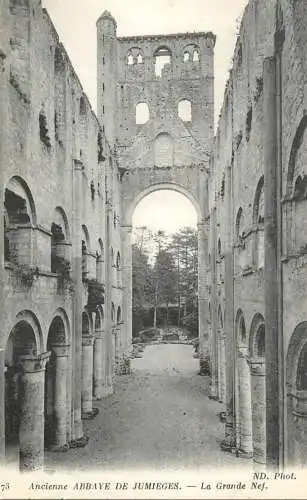 France Ruines de l'Abbaye de Jumieges La Grande Nef