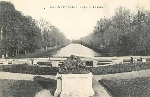 France Palais de Fontainebleau - le Canal