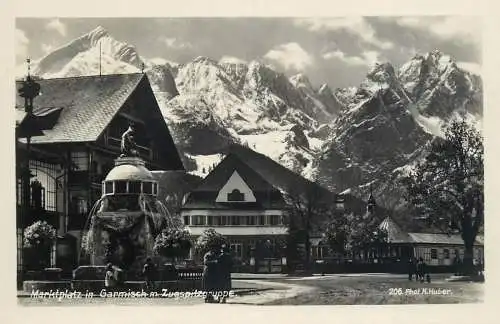Germany Garmisch Marktplatz mit Zugspitze