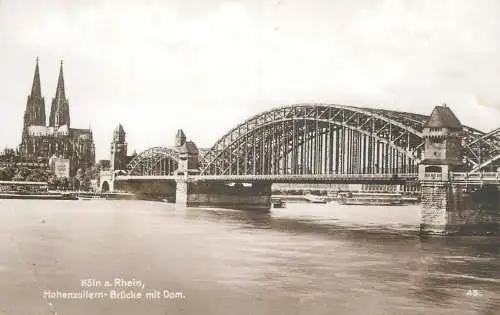 Germany Koln am Rhein Hohenzollernbrucke mit Dom
