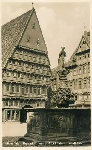 Germany Hildesheim Rolandbrunnen und Kochenhauer Amthaus