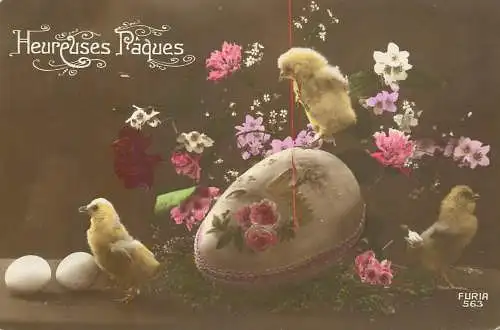 Easter greetings Hereuses Paques chicken poultry, painted egg and floral motif