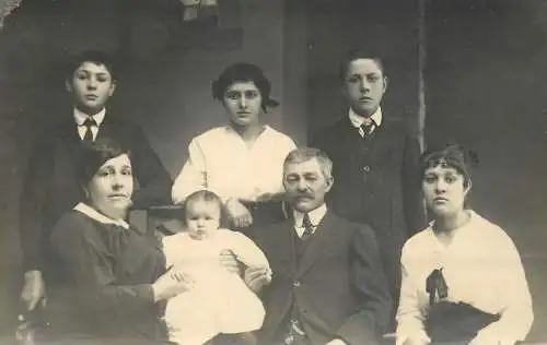 Family vintage souvenir photo postcard social history
