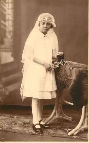 Souvenir vintage photo postcard anonymous young girl communion Budapest Hungary