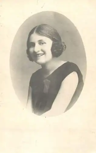 Souvenir vintage photo postcard anonymous lady smile
