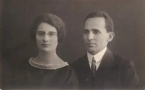 Anonymous couple portrait souvenir photo postcard