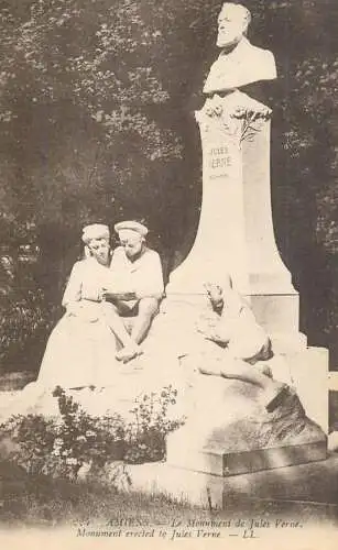 France Amiens le monument de Jules Verne