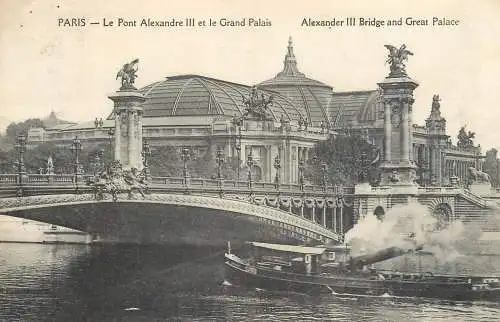 France Paris le pont Alexandre III et le Grand Palais