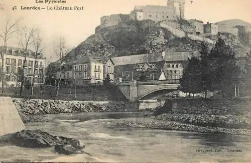 France Lourdes le chateau fort
