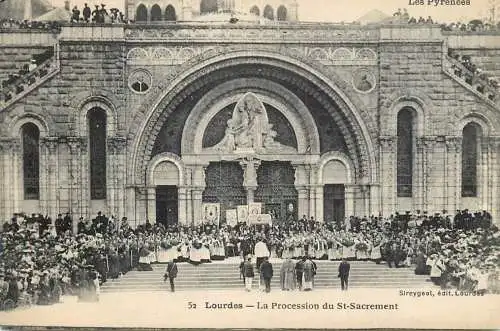 France Lourdes la procession du St. Sacrement