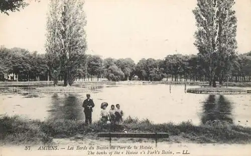 France Amiens les bords du Bassin du Parc de la Hotoie