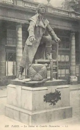 France Paris la statue de Camille Desmoulins