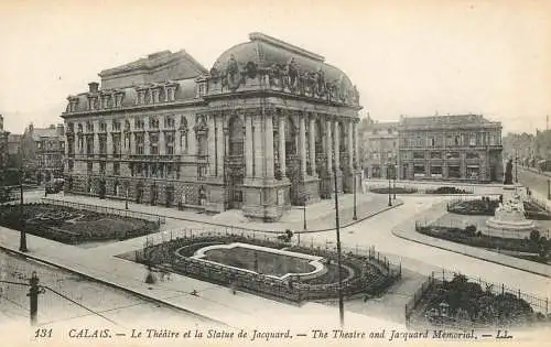 France Calais le theatre et la Statue de Jacquard
