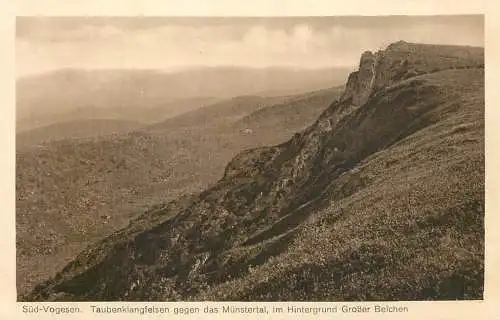 Germany Sud Vogesen Taubenklangfelsen gegen das Munstertal im Hintergrund grosser belchen