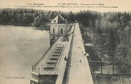 France En Morvan Les Settons Perspective de la Digue