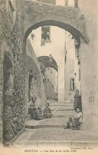 France Menton une rue de la vieille ville scenes et types