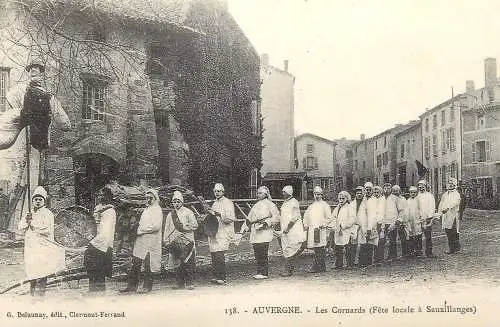 Carte postale d`autrefois France Auvergne les Cornards fete locale a sauxillanges