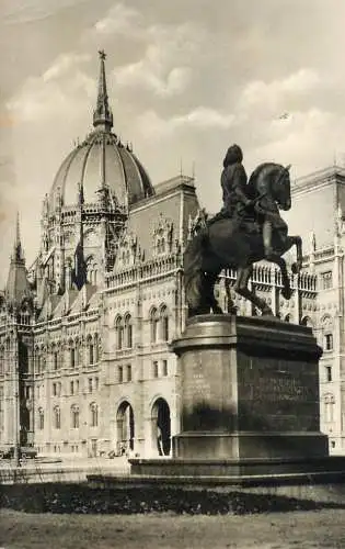 Hungary Budapest Orszaghaz a Rakoczi szoborral