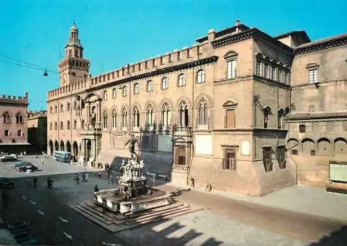 Italy Bologna Piazza Nettuno e Palazzo comunale