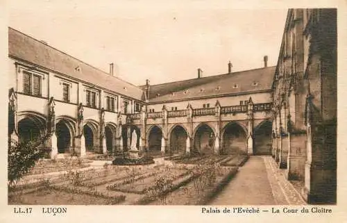 France Lucon Palais de l'Eveche La Cour du Cloitre
