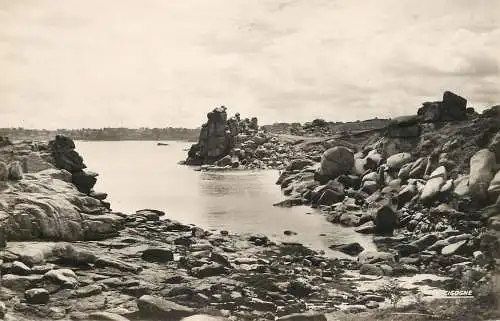 France Ploumanach les Rochers de Squevel et chateau du Diable