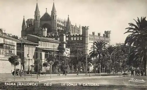Spain Mallorca Palma la lonja y catedral