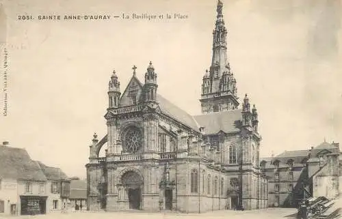 France Sainte Anne d'Auray la basilique et la place