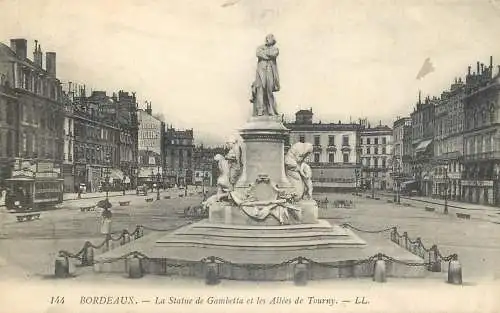 France Bordeaux la statue de Gambetta et les Allees de Tourny