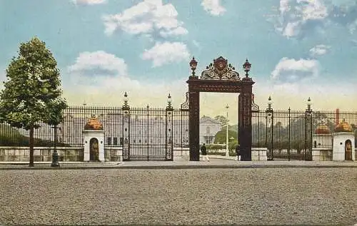 Japan place to identify palace and soldier posts